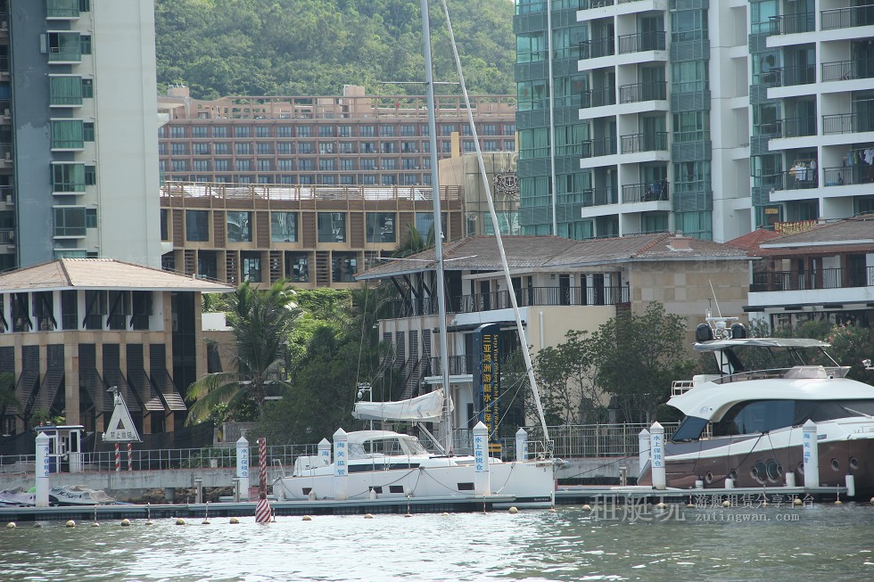 三亞鴻洲國際游艇會(huì)碼頭